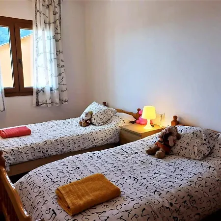 En Ideal 8 Personas Con Piscina Llivia