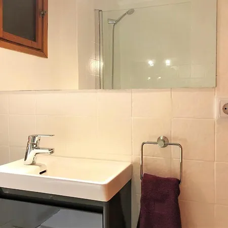 En Ideal 8 Personas Con Piscina * Llivia