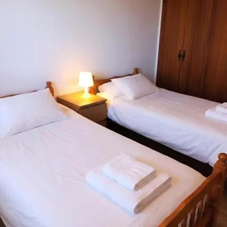 En Ideal 8 Personas Con Piscina Daire *