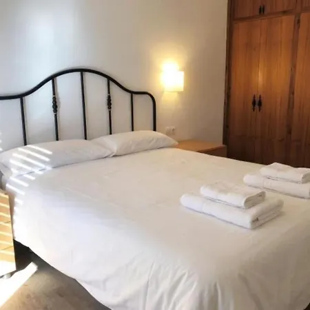 En Ideal 8 Personas Con Piscina Daire